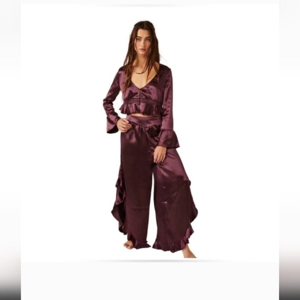 Free People Intimately Free Chasing Love 2 piece lounge set. Size small fits 4-6